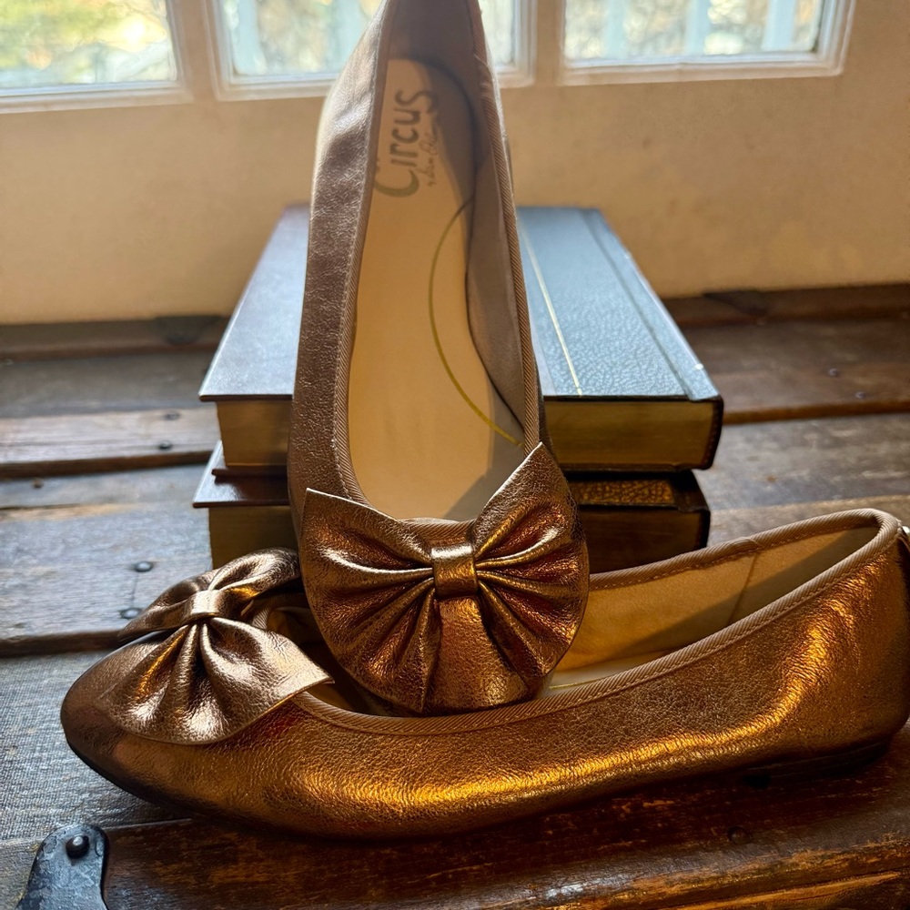 Circus by Sam Edelman Metallic Golden Bronze Bow Flats - Women’s 8.5 - Picture 2 of 5